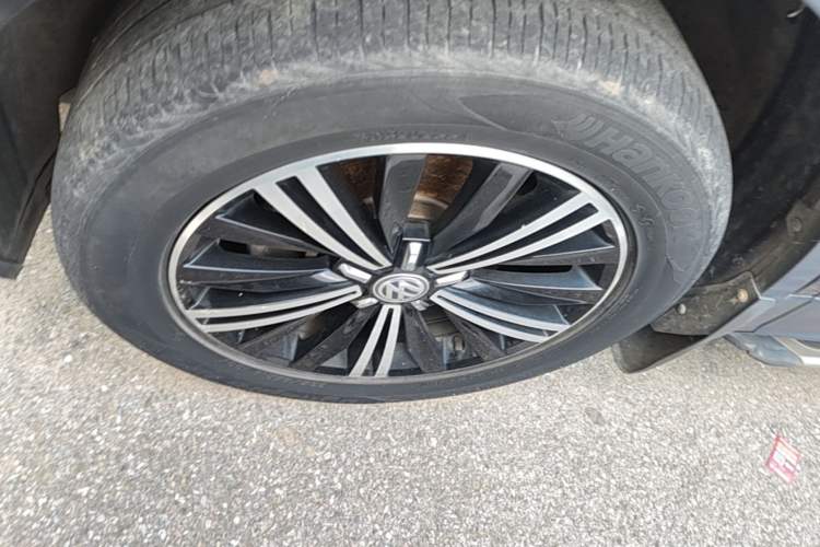 Used Volkswagen Tiguan L 2019 330TSI Automatic Two-Wheel Drive Luxury Edition China V Standard Left Front Wheel Hub