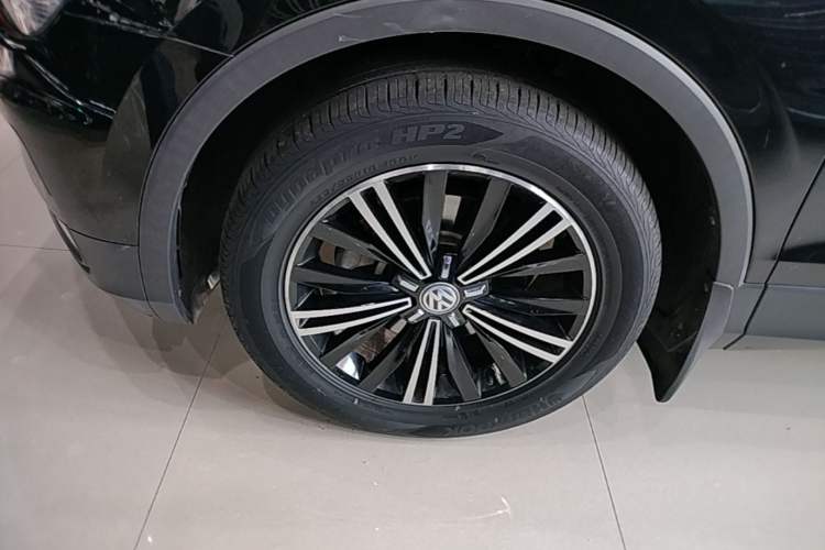 Used Volkswagen Tiguan L 2019 Updated Version 330TSI Automatic Two-Wheel Drive Panoramic Comfort Edition China VI Standard Left Front Wheel Hub