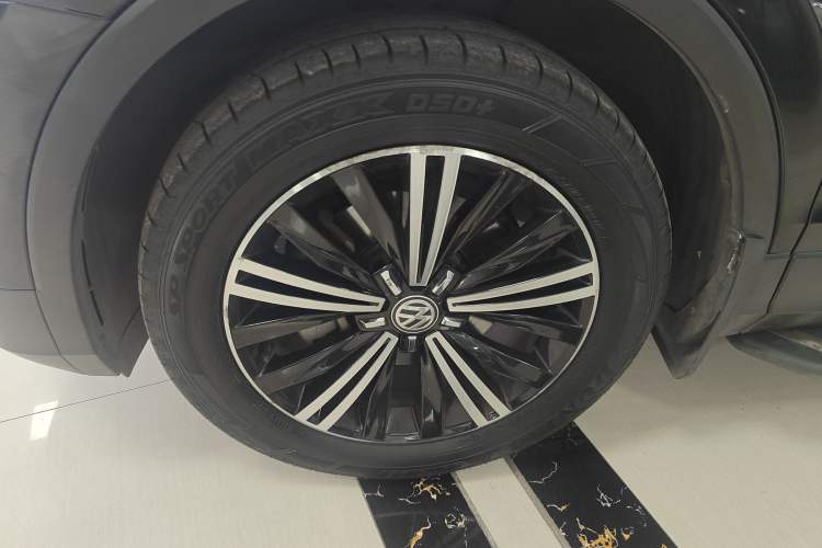 Used Volkswagen Tiguan L 2019 330TSI Automatic Two-Wheel Drive Panoramic Comfort Edition China V Standard Left Front Wheel Hub