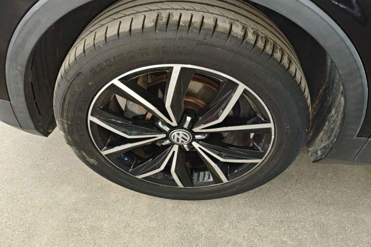 Used Volkswagen Tiguan L 2019 330TSI Automatic Two-Wheel Drive Smart Luxury Version China V Emission Standard Left Front Wheel Hub