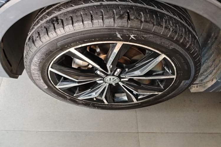 Used Volkswagen Tiguan L 2019 330TSI Automatic Two-Wheel Drive Smart Luxury Version China V Emission Standard Left Front Wheel Hub