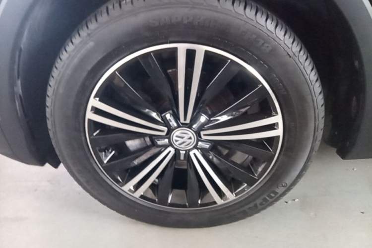 Used Volkswagen Tiguan L 2019 Updated Version 330TSI Automatic Two-Wheel Drive Panoramic Comfort Edition China VI Standard Left Front Wheel Hub