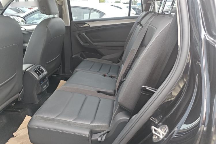 Used Volkswagen Tiguan L 2019 380TSI Automatic All-Wheel Drive Luxury Edition with 7 Seats China VI Standard Left Rear Seat