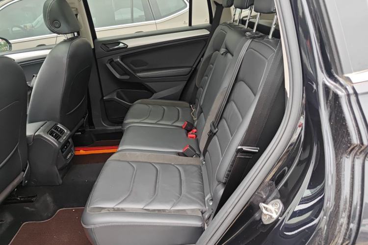 Used Volkswagen Tiguan L 2019 Updated Version 330TSI Automatic Two-Wheel Drive Panoramic Comfort Edition China VI Standard Left Rear Seat