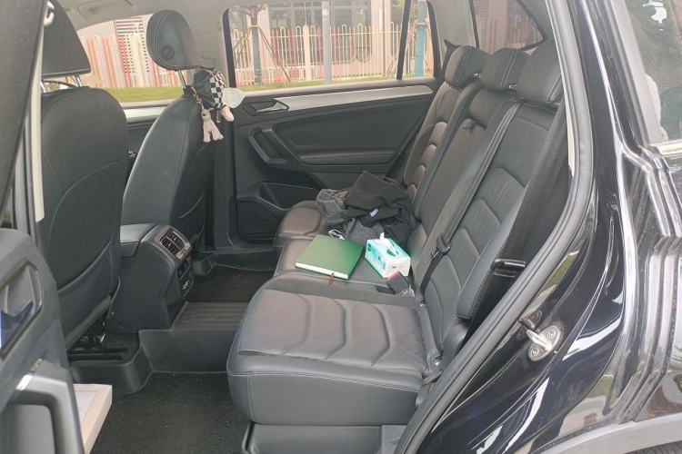 Used Volkswagen Tiguan L 2019 Updated Version 330TSI Automatic Two-Wheel Drive Panoramic Comfort Edition China VI Standard Left Rear Seat