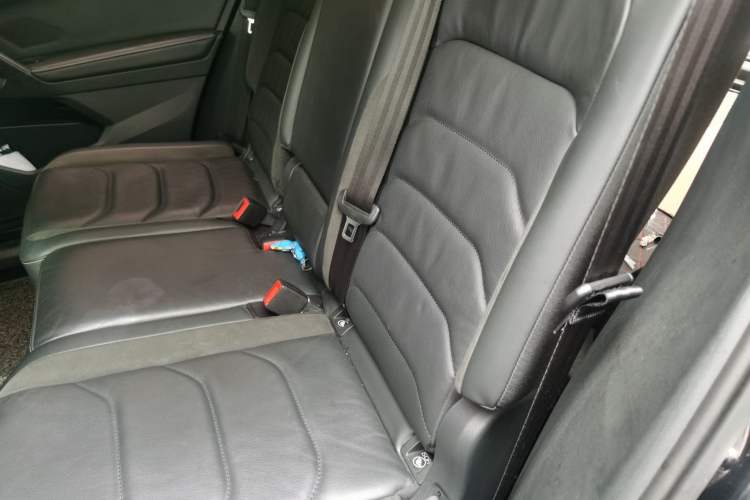Used Volkswagen Tiguan L 2019 330TSI Automatic Two-Wheel Drive Panoramic Comfort Edition China V Standard Left Rear Seat