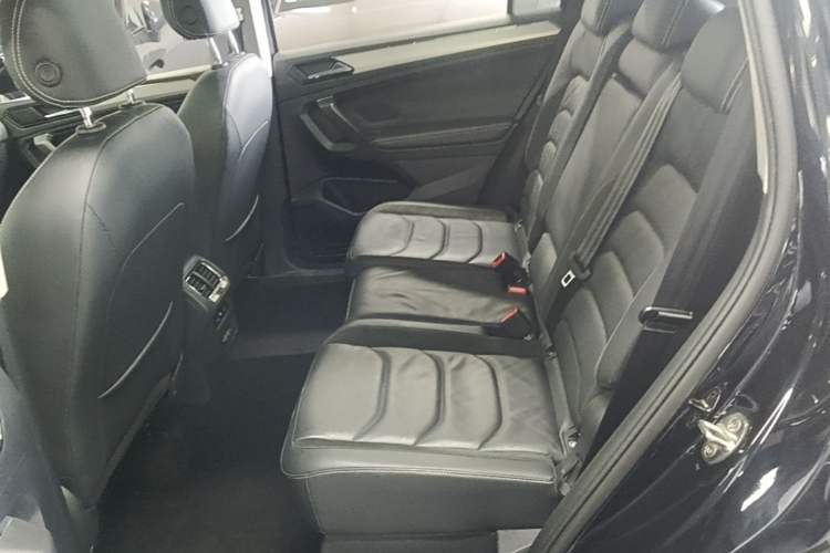 Used Volkswagen Tiguan L 2019 330TSI Automatic Two-Wheel Drive Smart Luxury Version China V Emission Standard Left Rear Seat