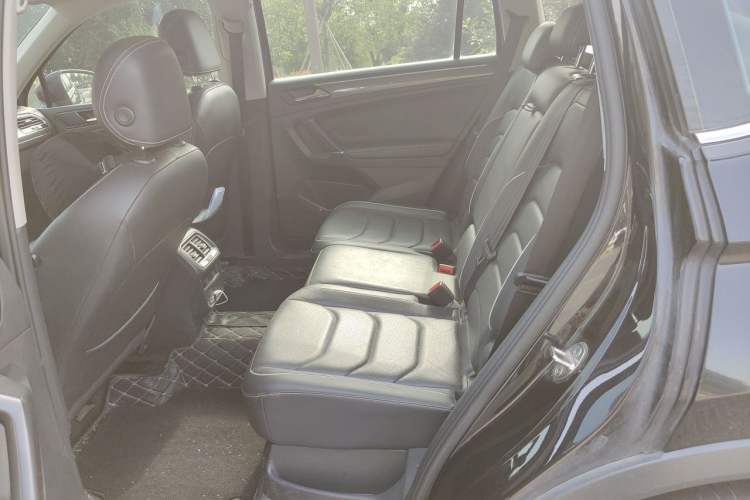Used Volkswagen Tiguan L 2019 Restyled 330TSI Automatic Two-Wheel Drive R-Line Flagship Version China VI Standard Left Rear Seat