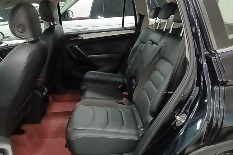 Used Volkswagen Tiguan L 2019 Updated Version 330TSI Automatic Two-Wheel Drive Panoramic Comfort Edition China VI Standard Left Rear Seat