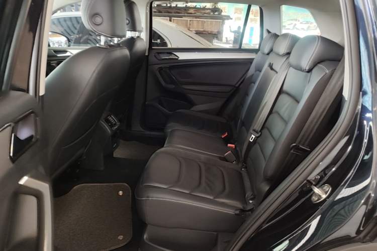 Used Volkswagen Tiguan L 2019 330TSI Automatic Two-Wheel Drive Smart Luxury Version China V Emission Standard Left Rear Seat
