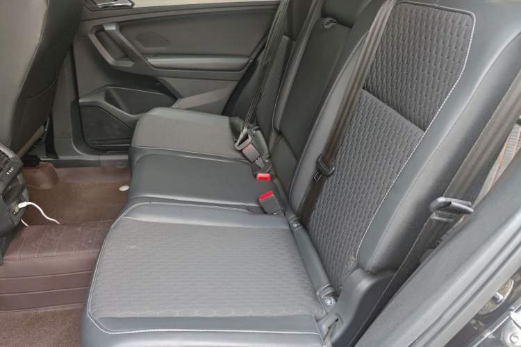 Used Volkswagen Tiguan L 2019 330TSI Automatic Two-Wheel Drive Luxury Edition China V Standard Left Rear Seat