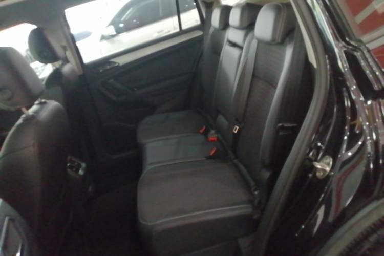 Used Volkswagen Tiguan L 2019 330TSI Automatic Two-Wheel Drive Luxury Edition China VI Standard Left Rear Seat