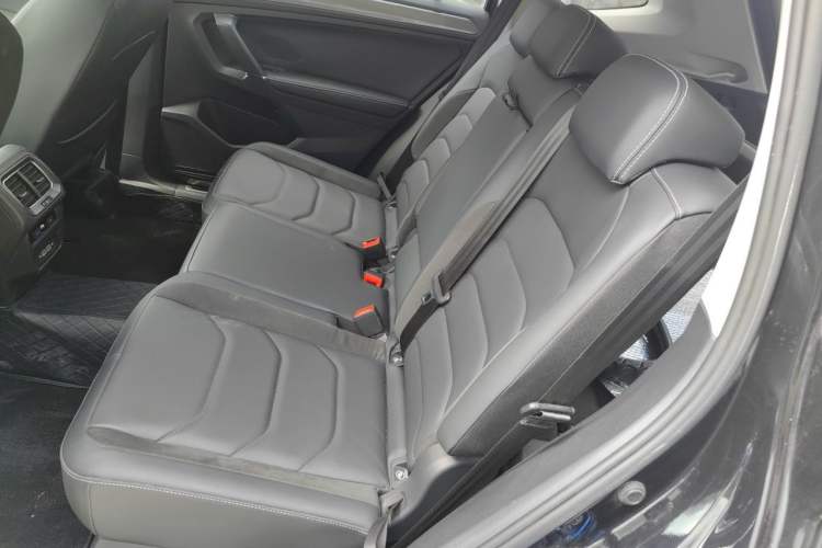 Used Volkswagen Tiguan L 2019 Restyled 330TSI Automatic Two-Wheel Drive R-Line Flagship Version China VI Standard Left Rear Seat
