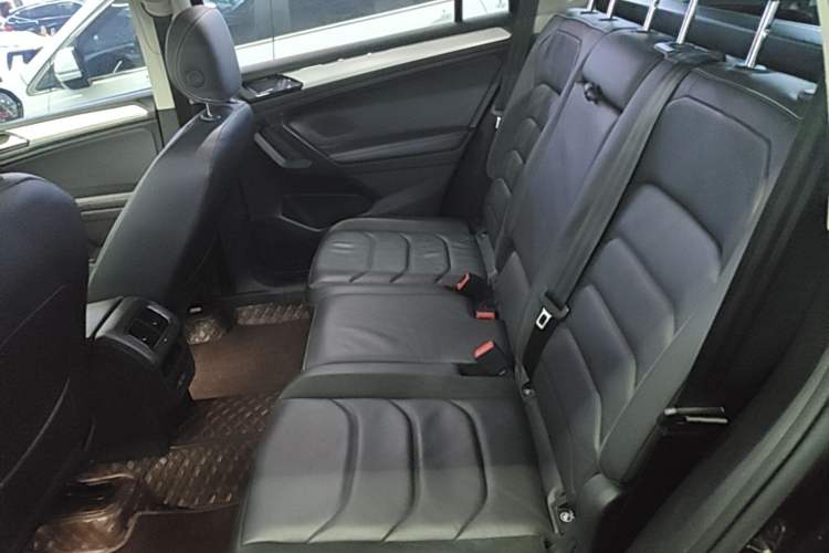 Used Volkswagen Tiguan L 2019 330TSI Automatic Two-Wheel Drive Panoramic Comfort Edition China V Standard Left Rear Seat