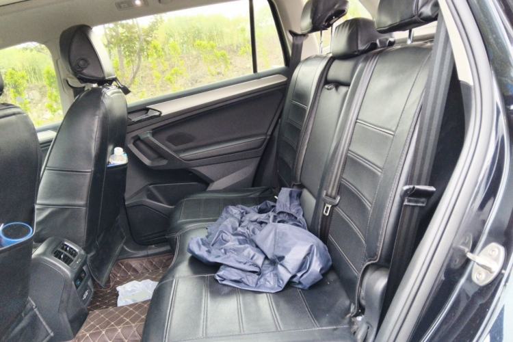 Used Volkswagen Tiguan L 2019 Updated Version 330TSI Automatic Two-Wheel Drive Panoramic Comfort Edition China VI Standard Left Rear Seat
