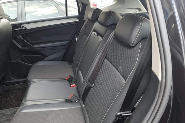 Used Volkswagen Tiguan L 2019 330TSI Automatic Two-Wheel Drive Luxury Edition China V Standard Left Rear Seat