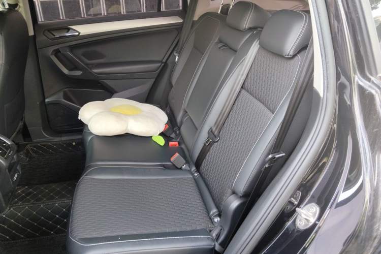 Used Volkswagen Tiguan L 2019 330TSI Automatic Two-Wheel Drive Luxury Edition China VI Standard Left Rear Seat