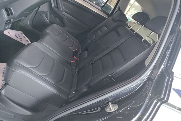 Used Volkswagen Tiguan L 2019 Updated Version 330TSI Automatic Two-Wheel Drive Panoramic Comfort Edition China VI Standard Left Rear Seat