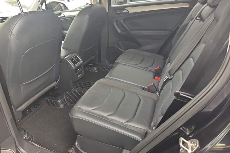 Used Volkswagen Tiguan L 2019 Revised 330TSI Automatic Two-Wheel Drive Smart & Luxury Edition China VI Standard Left Rear Seat