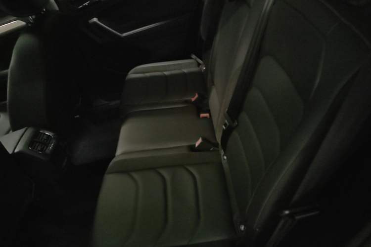 Used Volkswagen Tiguan L 2019 330TSI Automatic Two-Wheel Drive Smart Luxury Version China VI Standard Left Rear Seat