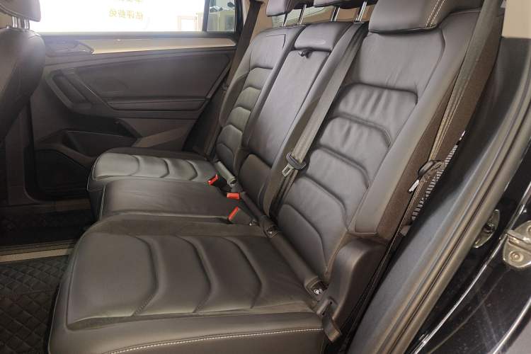 Used Volkswagen Tiguan L 2019 330TSI Automatic Two-Wheel Drive Panoramic Comfort Edition China V Standard Left Rear Seat
