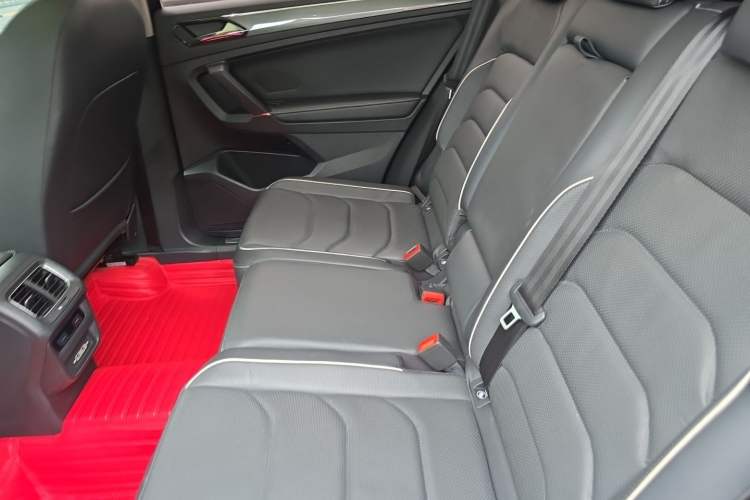 Used Volkswagen Tiguan L 2019 Restyled 330TSI Automatic Two-Wheel Drive R-Line Flagship Version China VI Standard Left Rear Seat