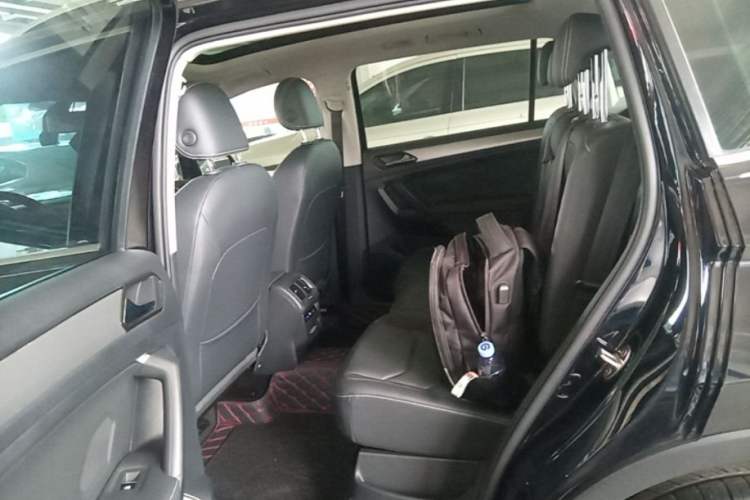 Used Volkswagen Tiguan L 2019 Updated Version 330TSI Automatic Two-Wheel Drive Panoramic Comfort Edition China VI Standard Left Rear Seat