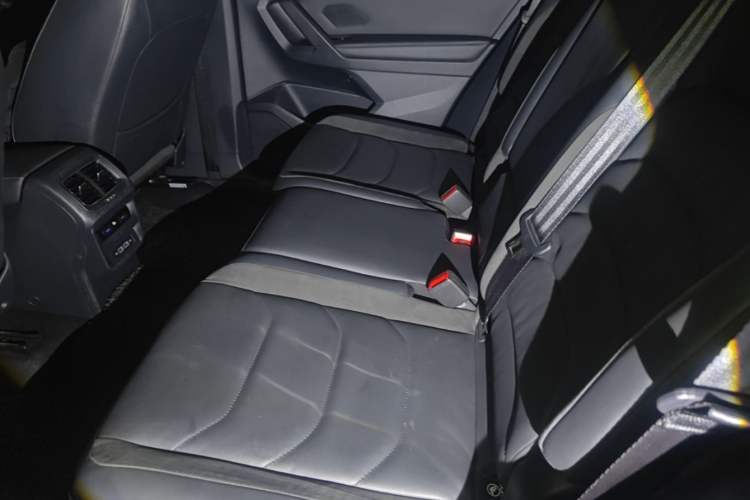 Used Volkswagen Tiguan L 2019 330TSI Automatic Two-Wheel Drive Smart Luxury Version China VI Standard Left Rear Seat