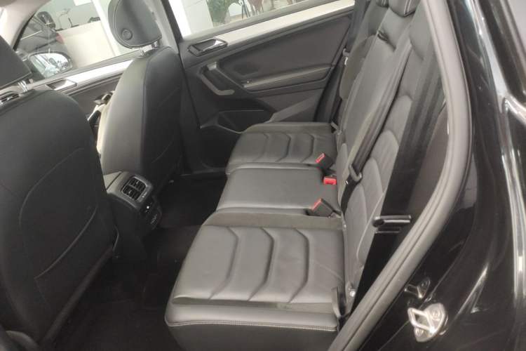 Used Volkswagen Tiguan L 2019 330TSI Automatic Two-Wheel Drive Smart Luxury Version China VI Standard Left Rear Seat