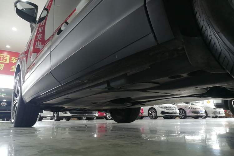 Used Volkswagen Tiguan L 2019 330TSI Automatic Two-Wheel Drive Luxury Edition China VI Standard Left Side Sill