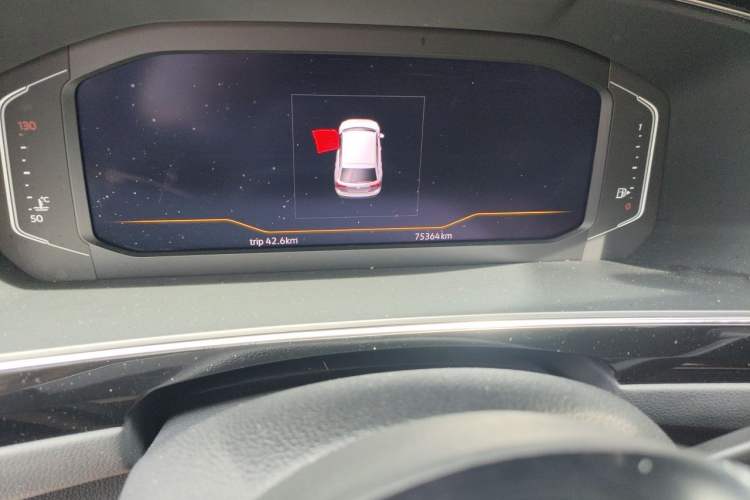 Used Volkswagen Tiguan L 2019 330TSI Automatic Two-Wheel Drive R-Line Flagship Model China VI Standard Odometer Close Up