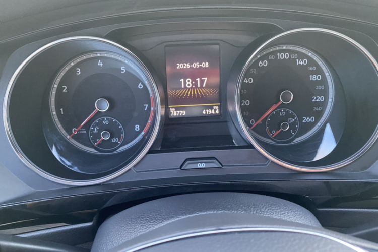 Used Volkswagen Tiguan L 2019 330TSI Automatic Two-Wheel Drive Smart Luxury Version China V Emission Standard Odometer Close Up