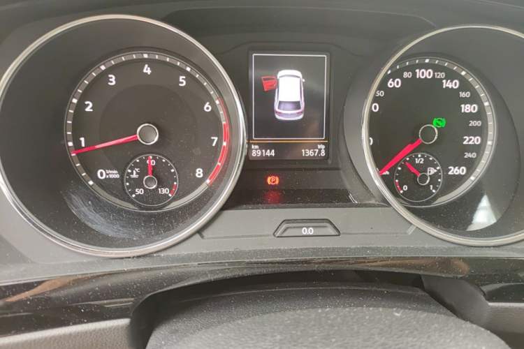 Used Volkswagen Tiguan L 2019 330TSI Automatic Two-Wheel Drive Smart Luxury Version China V Emission Standard Odometer Close Up