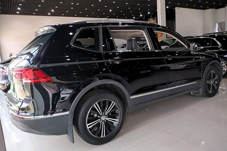 Used Volkswagen Tiguan L 2019 Updated Version 330TSI Automatic Two-Wheel Drive Panoramic Comfort Edition China VI Standard Rear Right 45 Deg