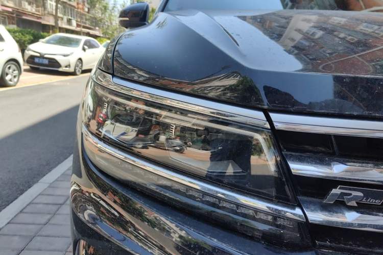 Used Volkswagen Tiguan L 2019 Restyled 330TSI Automatic Two-Wheel Drive R-Line Flagship Version China VI Standard Right Front Headlight