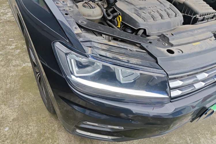 Used Volkswagen Tiguan L 2019 Updated Version 330TSI Automatic Two-Wheel Drive Panoramic Comfort Edition China VI Standard Right Front Headlight