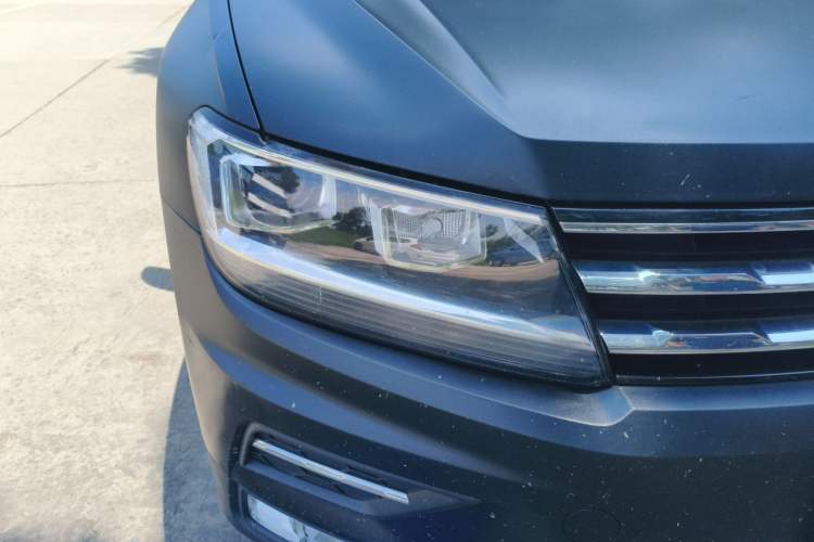 Used Volkswagen Tiguan L 2019 Updated Version 330TSI Automatic Two-Wheel Drive Panoramic Comfort Edition China VI Standard Right Front Headlight