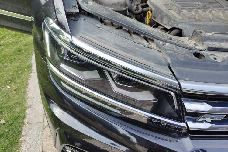 Used Volkswagen Tiguan L 2019 Restyled 330TSI Automatic Two-Wheel Drive R-Line Flagship Version China VI Standard Right Front Headlight