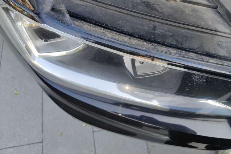 Used Volkswagen Tiguan L 2019 Updated Version 330TSI Automatic Two-Wheel Drive Panoramic Comfort Edition China VI Standard Right Front Headlight