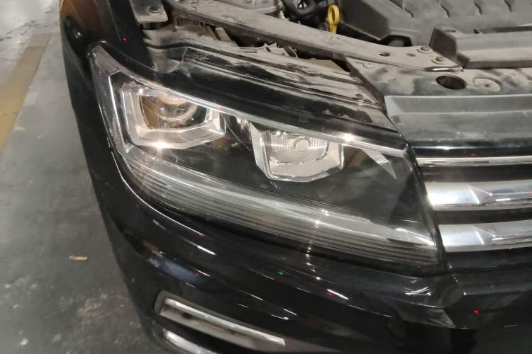 Used Volkswagen Tiguan L 2019 330TSI Automatic Two-Wheel Drive Smart Luxury Version China VI Standard Right Front Headlight