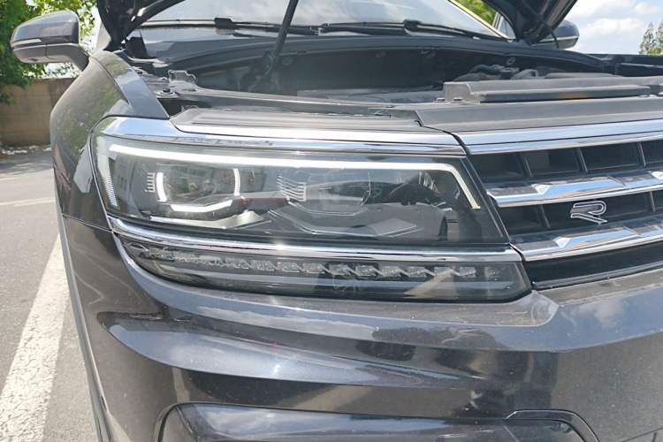 Used Volkswagen Tiguan L 2019 Revised 330TSI Automatic Two-Wheel Drive R-Line Flagship Edition China V Emission Standard Right Front Headlight