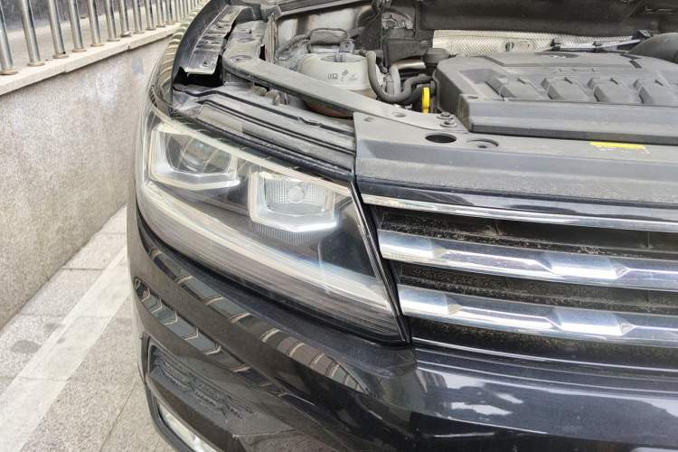 Used Volkswagen Tiguan L 2019 330TSI Automatic Two-Wheel Drive Luxury Edition China VI Standard Right Front Headlight