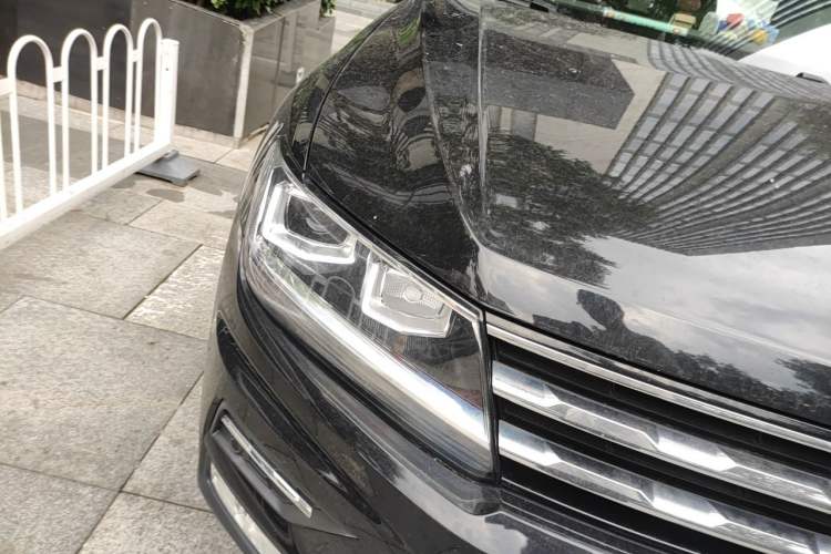 Used Volkswagen Tiguan L 2019 330TSI Automatic Two-Wheel Drive Smart Luxury Version China V Emission Standard Right Front Headlight