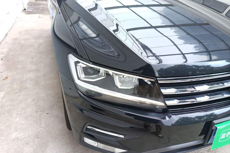 Used Volkswagen Tiguan L 2019 330TSI Automatic Two-Wheel Drive Panoramic Comfort Edition China V Standard Right Front Headlight