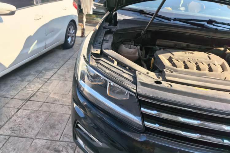 Used Volkswagen Tiguan L 2019 330TSI Automatic Two-Wheel Drive Panoramic Comfort Edition China VI Standard Right Front Headlight