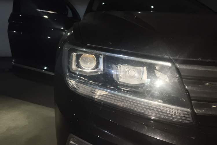 Used Volkswagen Tiguan L 2019 330TSI Automatic Two-Wheel Drive Smart Luxury Version China V Emission Standard Right Front Headlight