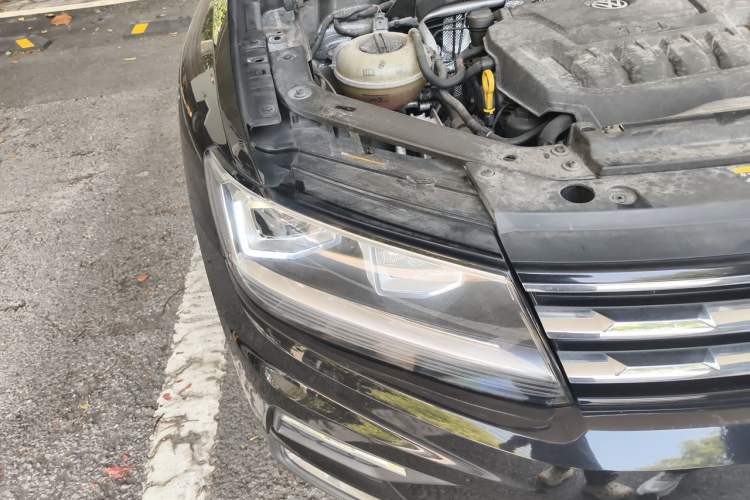Used Volkswagen Tiguan L 2019 330TSI Automatic Two-Wheel Drive Panoramic Comfort Edition China VI Standard Right Front Headlight