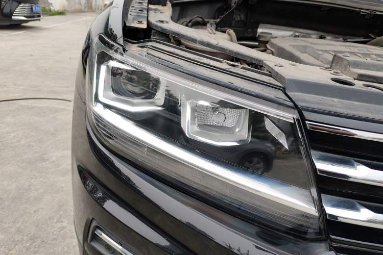 Used Volkswagen Tiguan L 2019 Revised 330TSI Automatic Two-Wheel Drive Smart & Luxury Edition China VI Standard Right Front Headlight