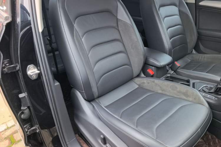 Used Volkswagen Tiguan L 2019 Updated Version 330TSI Automatic Two-Wheel Drive Panoramic Comfort Edition China VI Standard Right Front Seat