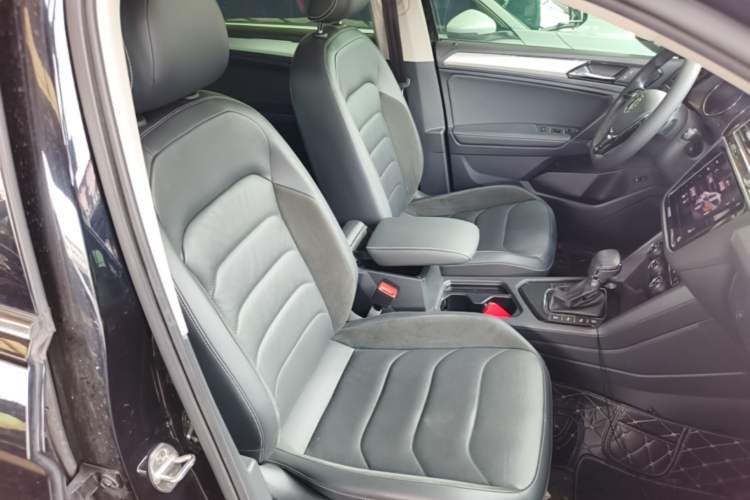 Used Volkswagen Tiguan L 2019 Revised 330TSI Automatic Two-Wheel Drive Smart & Luxury Edition China VI Standard Right Front Seat